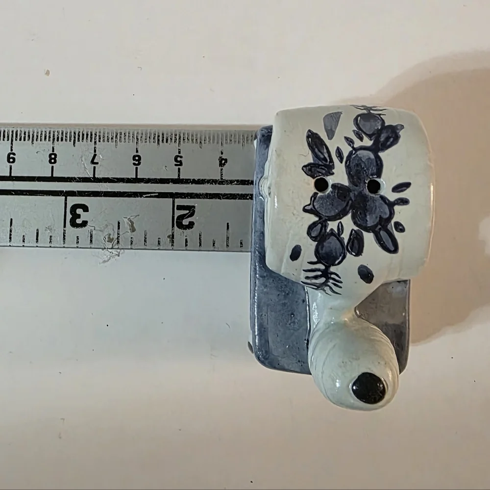 Vtg Spinning Wheel Salt Pepper Shaker Set Blue White Floral Pattern